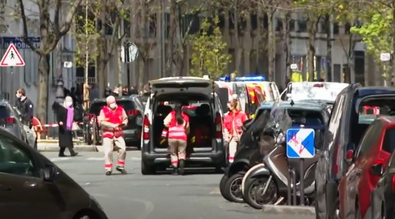 Operațiune antiteroristă la Paris | Este căutat un bărbat suspectat de legături cu grupări radicale