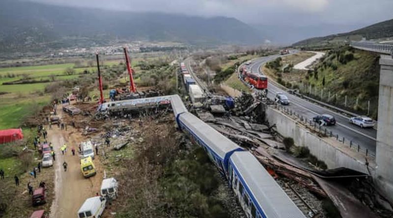 Grav accident feroviar în Grecia. Aproape 40 de morți și 90 de răniți
