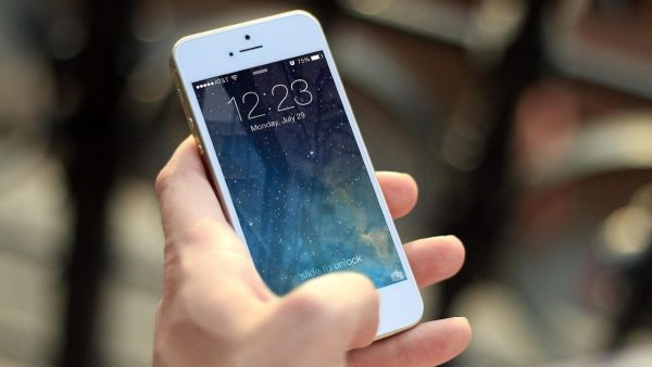 Descoperă dacă ești spionat prin telefon. 10 indicii pe care nu trebuie să le ignori